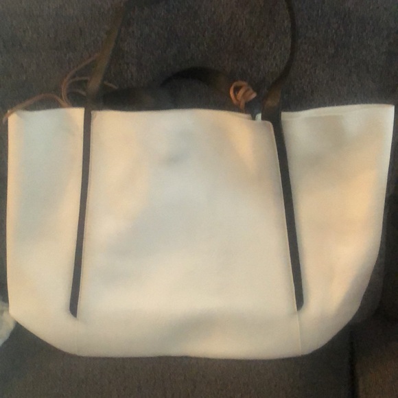 Large Jessica Simpson Tote - Picture 3 of 3